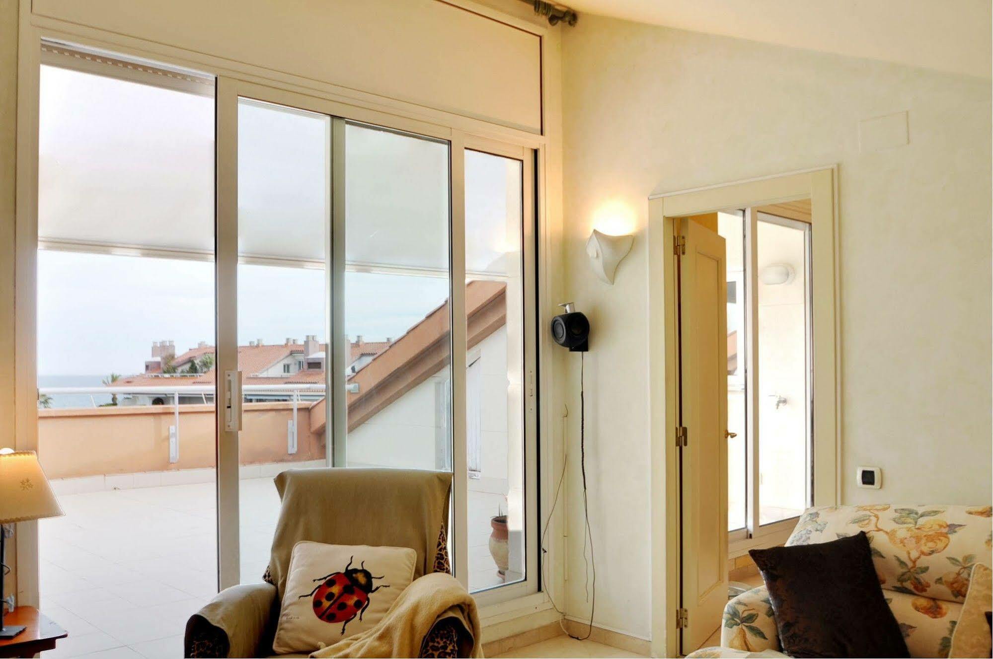 Ferienwohnung Duplex Park De Mar Sitges Exterior foto